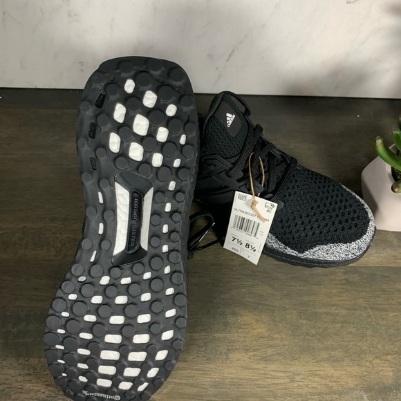 adidas UltraBOOST 1.0 Oreo Toe - Picture 9 of 9